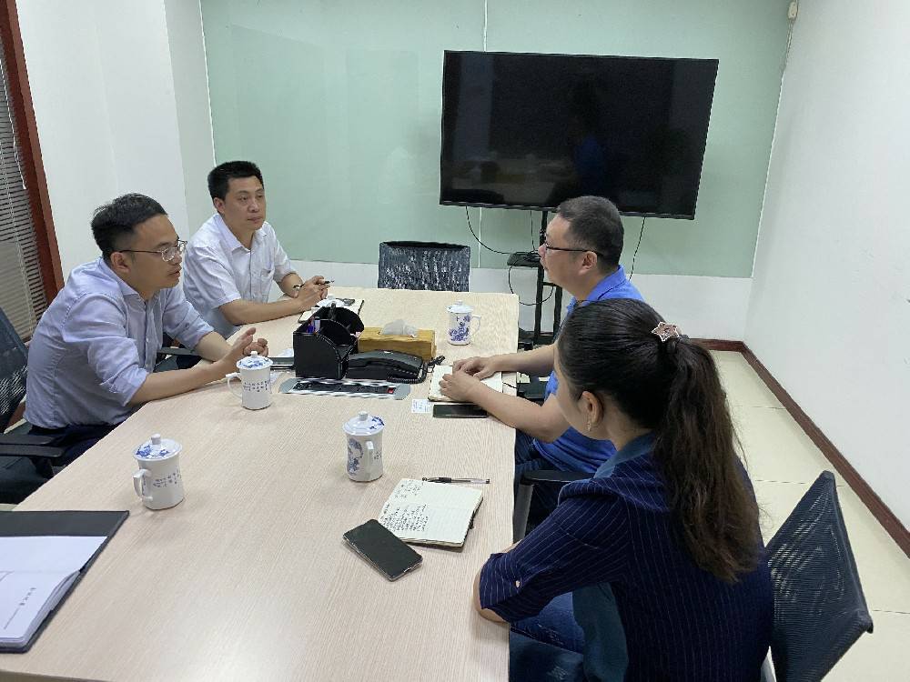 无锡市工信局领导来亚新官网app登录入口-亚新(中国)科技开展“三联三解”活动